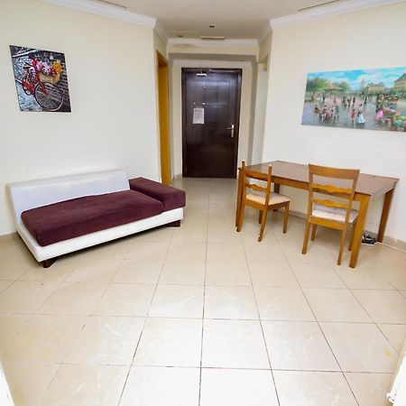 Budget Rooms With Private Bathroom For 'Girls' Only In Dubai, Marina Dış mekan fotoğraf