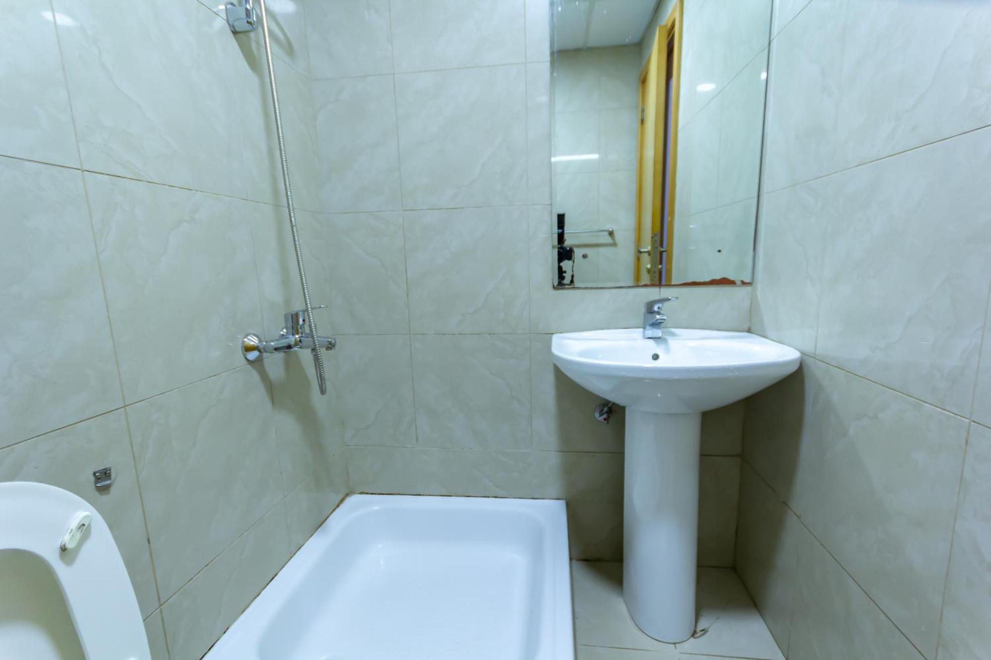 Budget Rooms With Private Bathroom For 'Girls' Only In Dubai, Marina Dış mekan fotoğraf