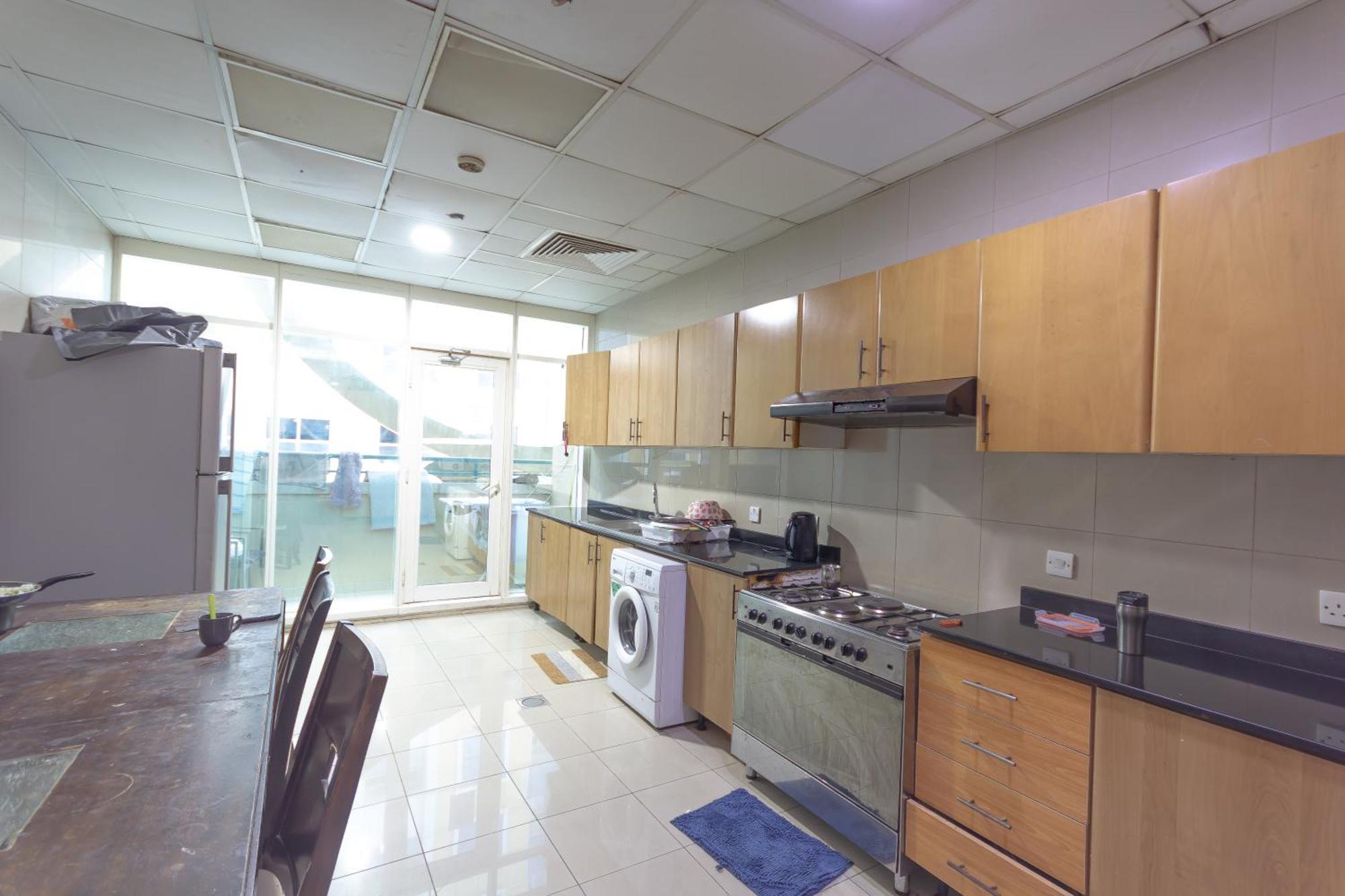 Budget Rooms With Private Bathroom For 'Girls' Only In Dubai, Marina Dış mekan fotoğraf