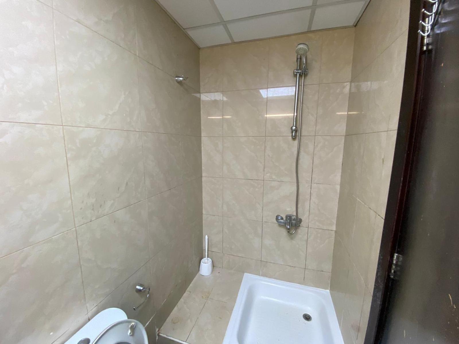Budget Rooms With Private Bathroom For 'Girls' Only In Dubai, Marina Dış mekan fotoğraf