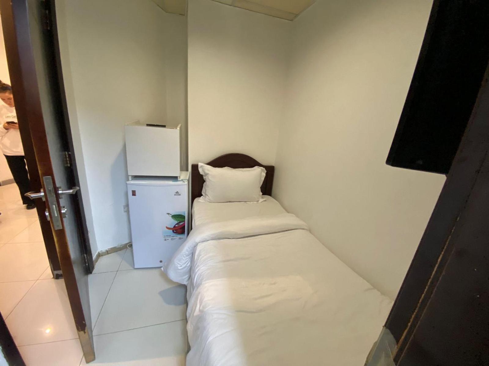 Budget Rooms With Private Bathroom For 'Girls' Only In Dubai, Marina Dış mekan fotoğraf