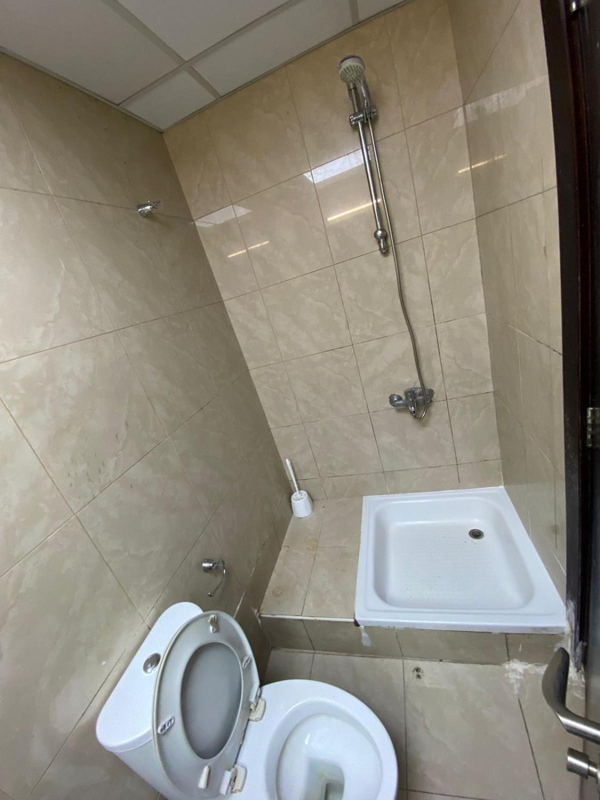 Budget Rooms With Private Bathroom For 'Girls' Only In Dubai, Marina Dış mekan fotoğraf