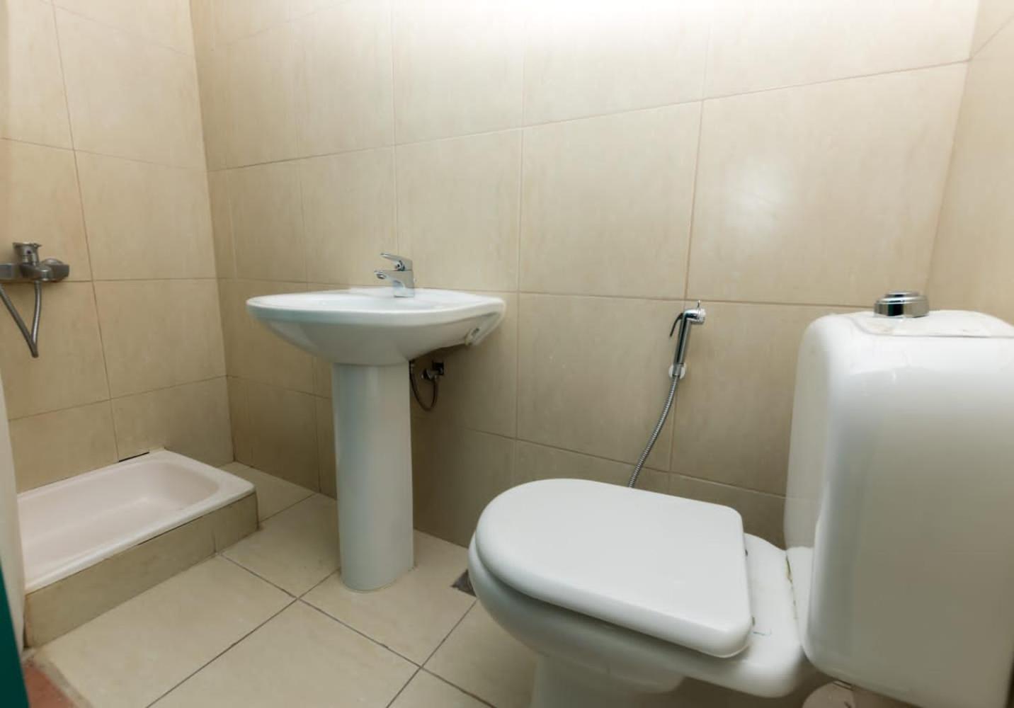 Budget Rooms With Private Bathroom For 'Girls' Only In Dubai, Marina Dış mekan fotoğraf