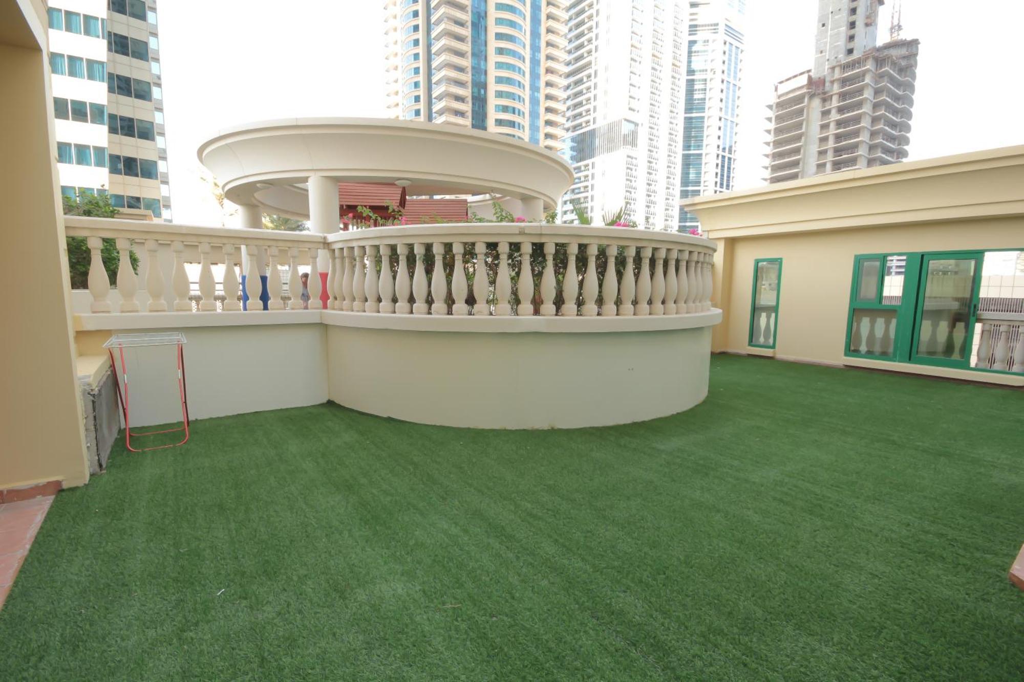 Budget Rooms With Private Bathroom For 'Girls' Only In Dubai, Marina Dış mekan fotoğraf