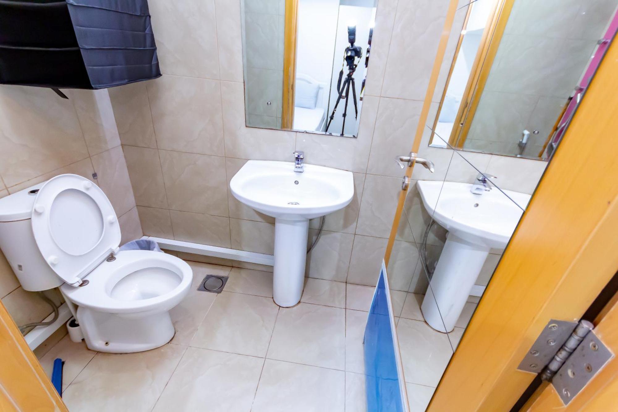 Budget Rooms With Private Bathroom For 'Girls' Only In Dubai, Marina Dış mekan fotoğraf