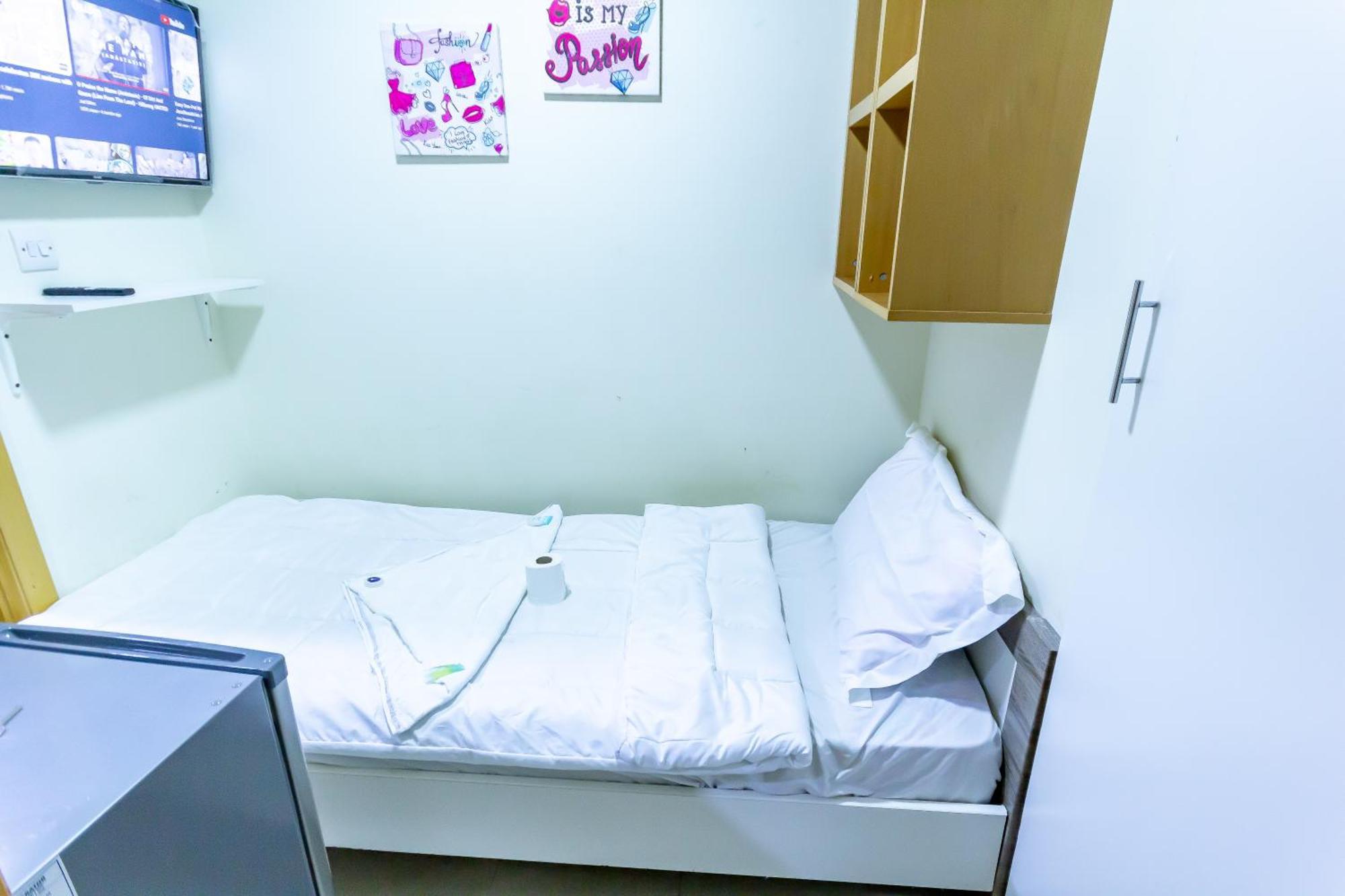 Budget Rooms With Private Bathroom For 'Girls' Only In Dubai, Marina Dış mekan fotoğraf