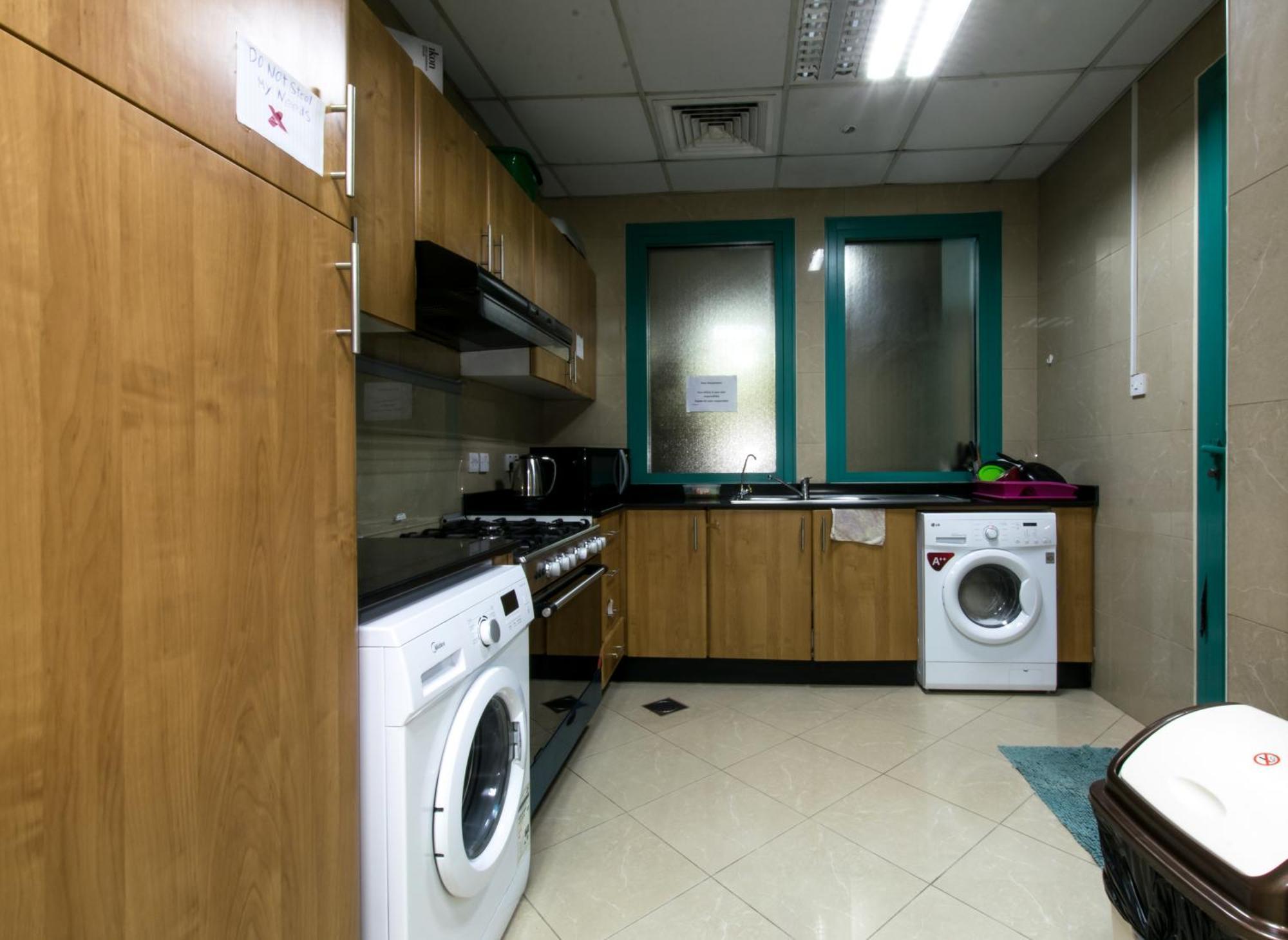 Budget Rooms With Private Bathroom For 'Girls' Only In Dubai, Marina Dış mekan fotoğraf