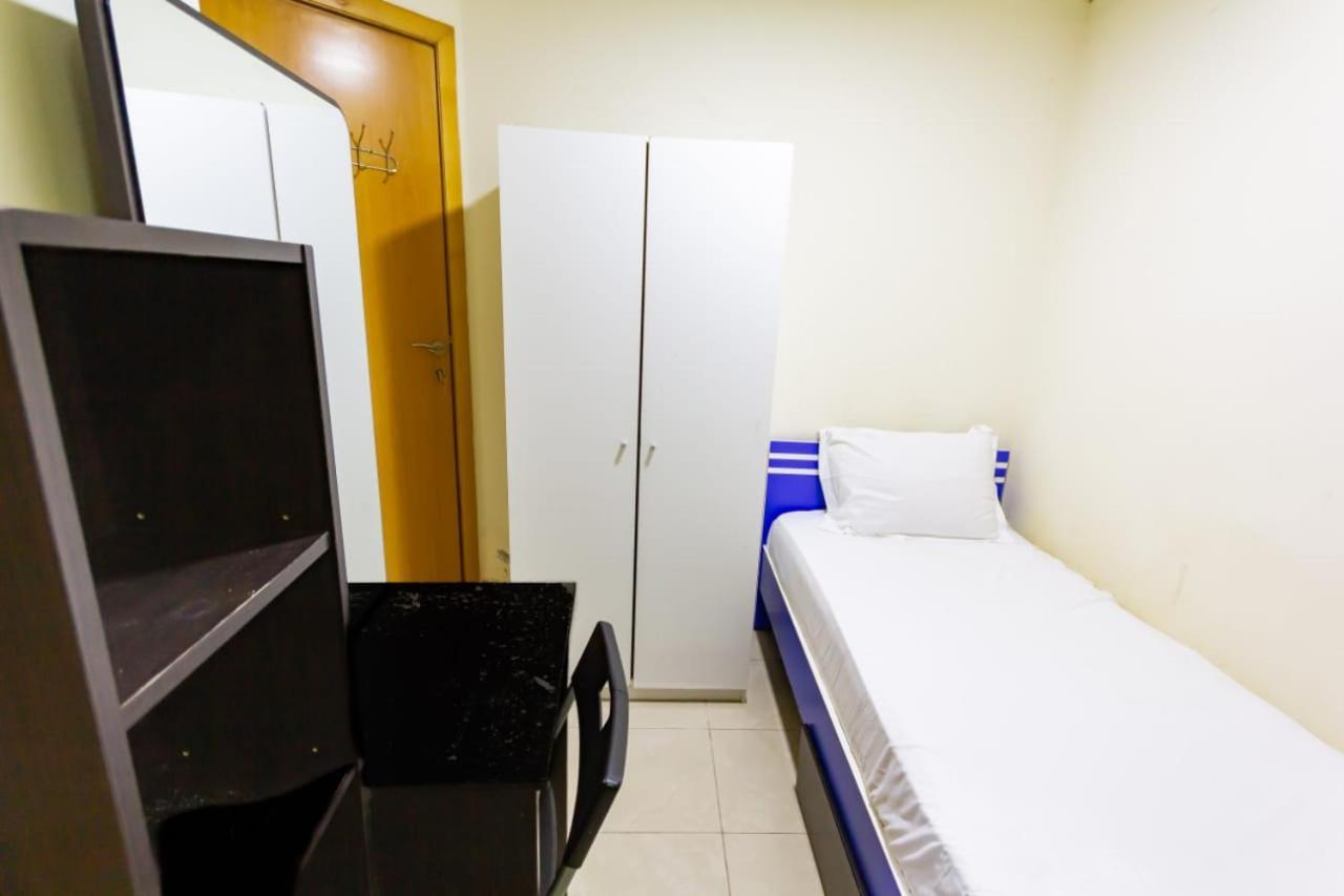 Budget Rooms With Private Bathroom For 'Girls' Only In Dubai, Marina Dış mekan fotoğraf
