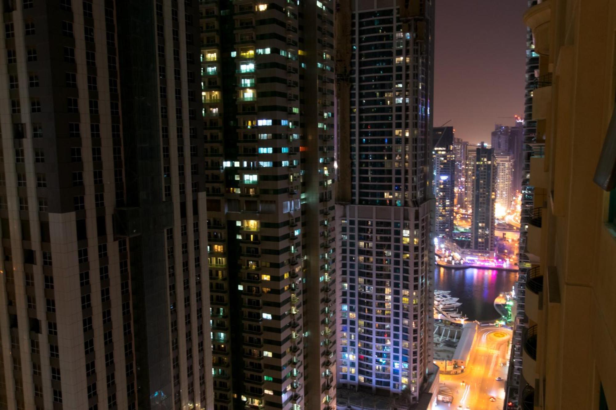 Budget Rooms With Private Bathroom For 'Girls' Only In Dubai, Marina Dış mekan fotoğraf