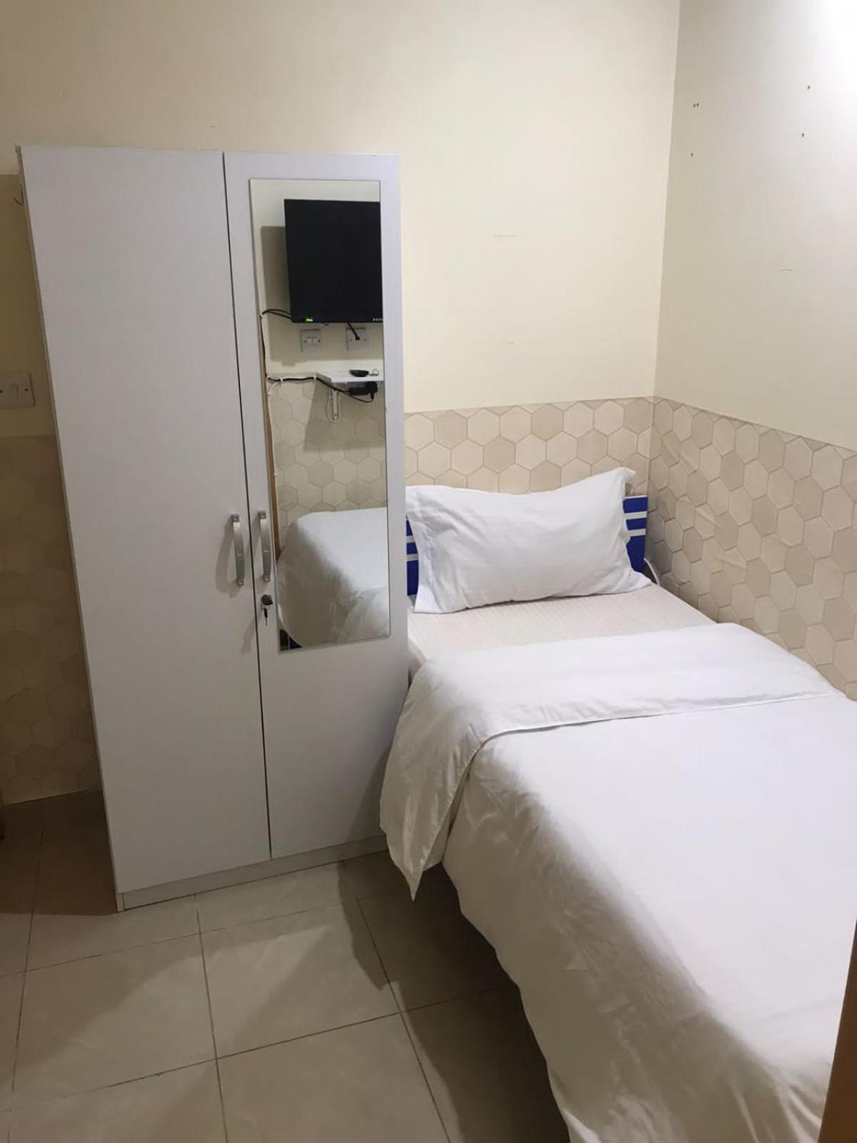 Budget Rooms With Private Bathroom For 'Girls' Only In Dubai, Marina Dış mekan fotoğraf