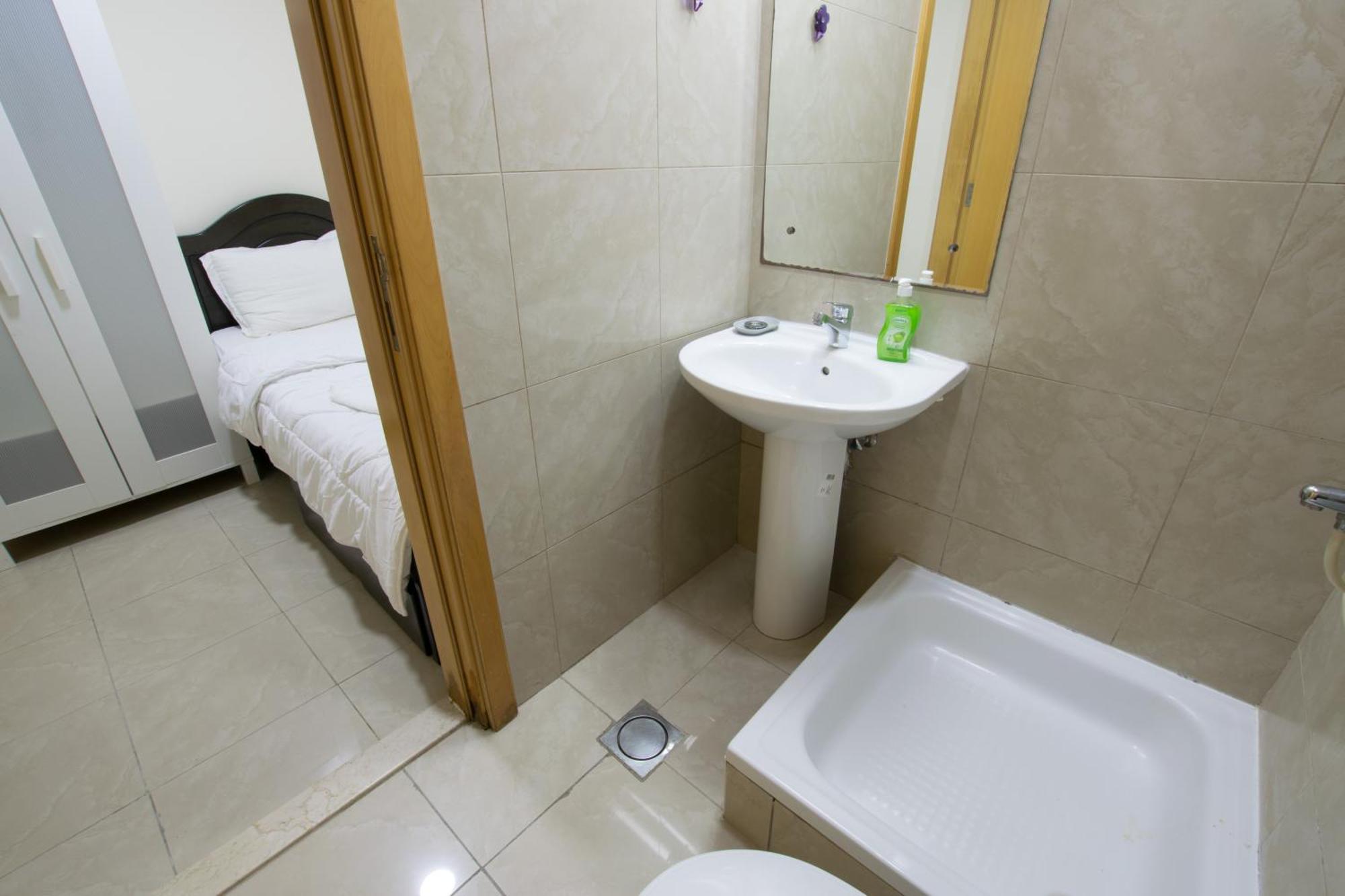 Budget Rooms With Private Bathroom For 'Girls' Only In Dubai, Marina Dış mekan fotoğraf