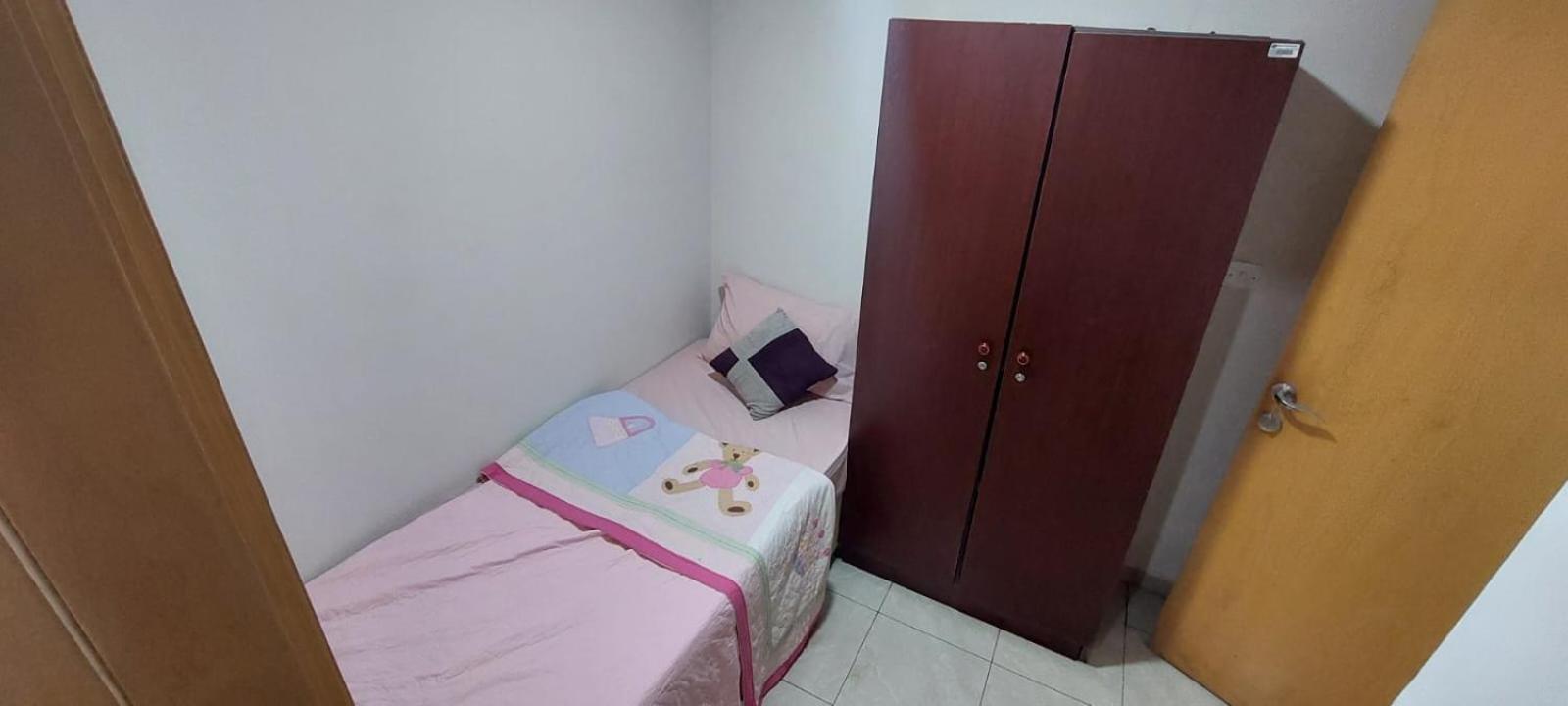 Budget Rooms With Private Bathroom For 'Girls' Only In Dubai, Marina Dış mekan fotoğraf
