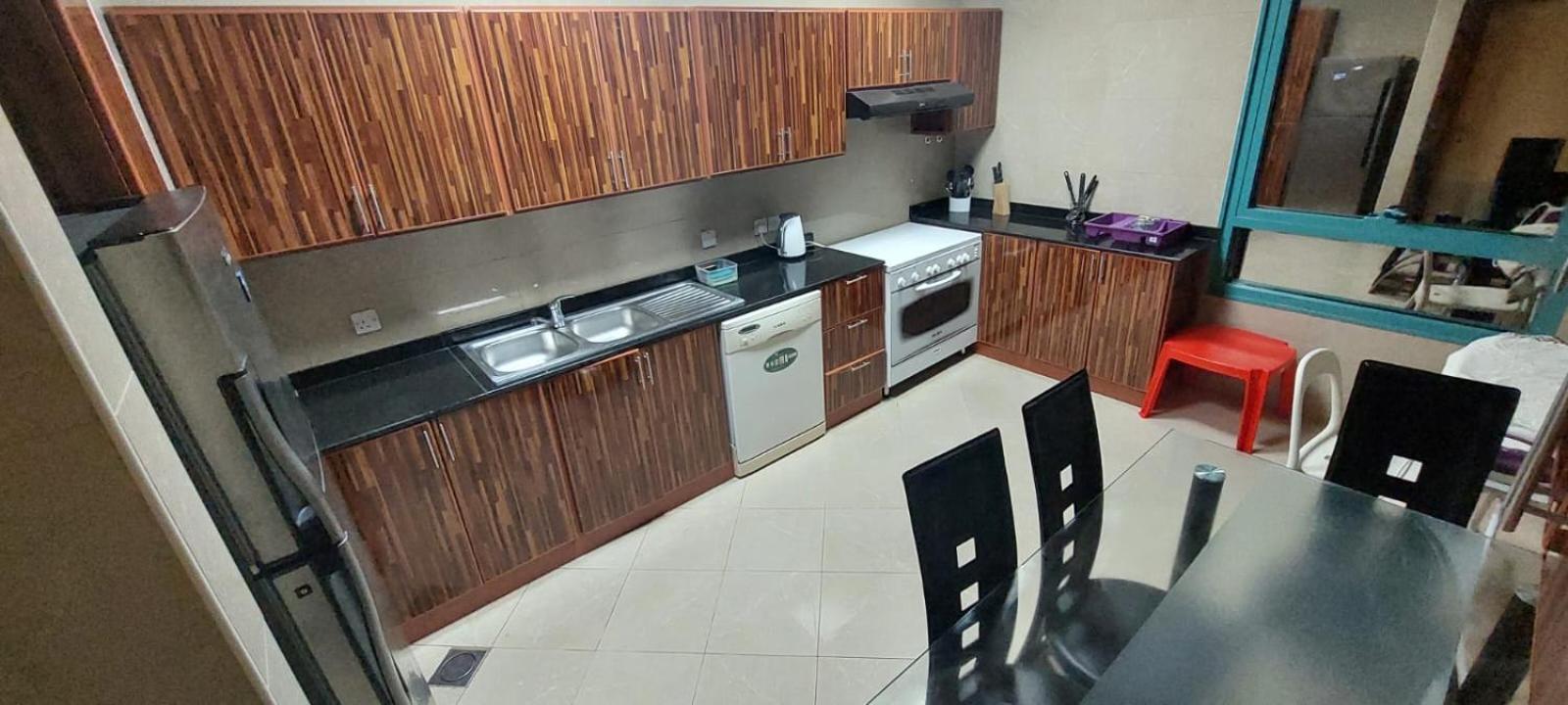 Budget Rooms With Private Bathroom For 'Girls' Only In Dubai, Marina Dış mekan fotoğraf