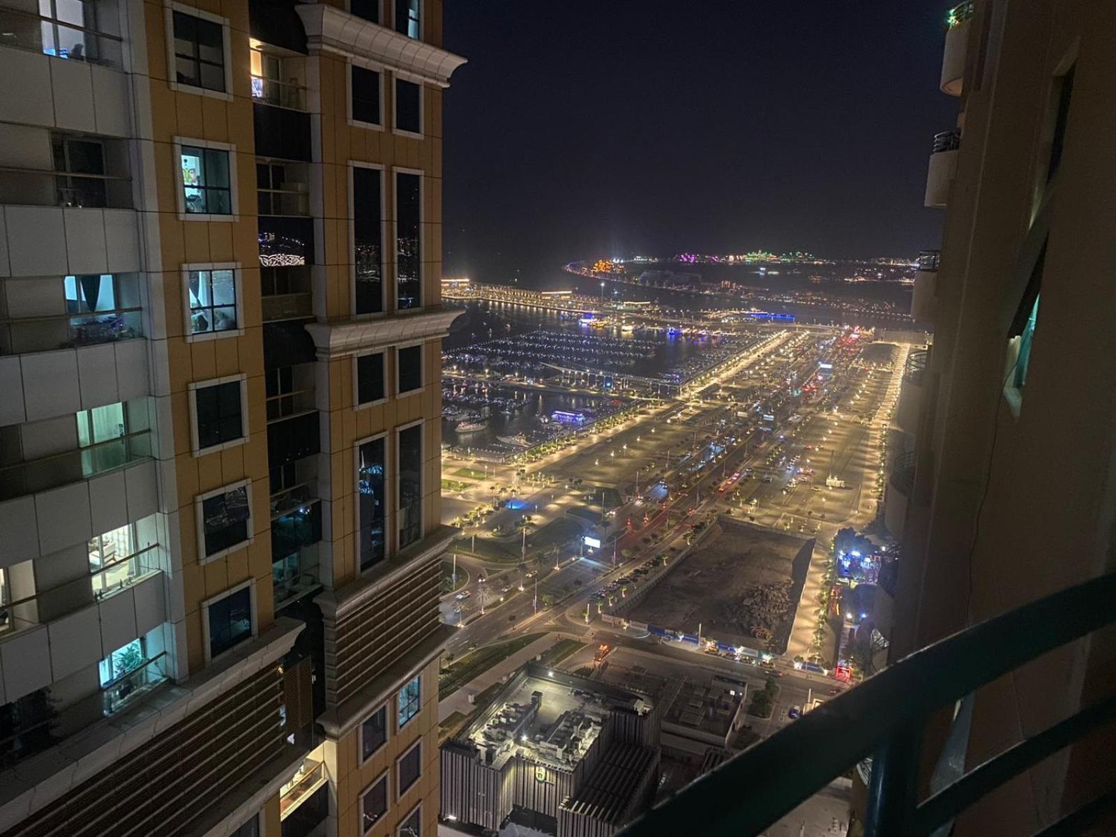 Budget Rooms With Private Bathroom For 'Girls' Only In Dubai, Marina Dış mekan fotoğraf